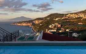 LA FENICE -white house- homeinsorrento-
